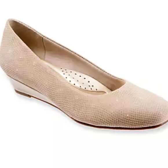Trotters Lauren Wedge Nude 3D 10N Narrow - Picture 1 of 11